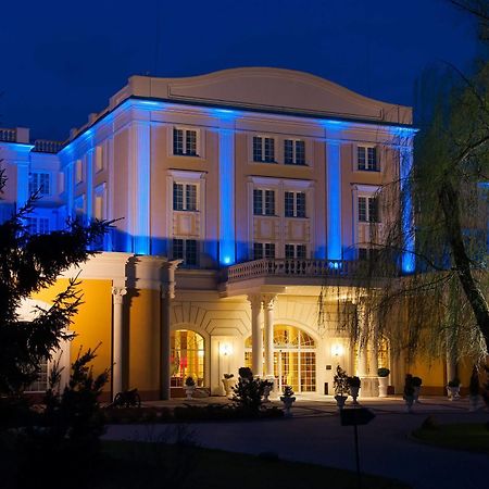 Hotel Windsor W Jachrance Яхранка Екстериор снимка