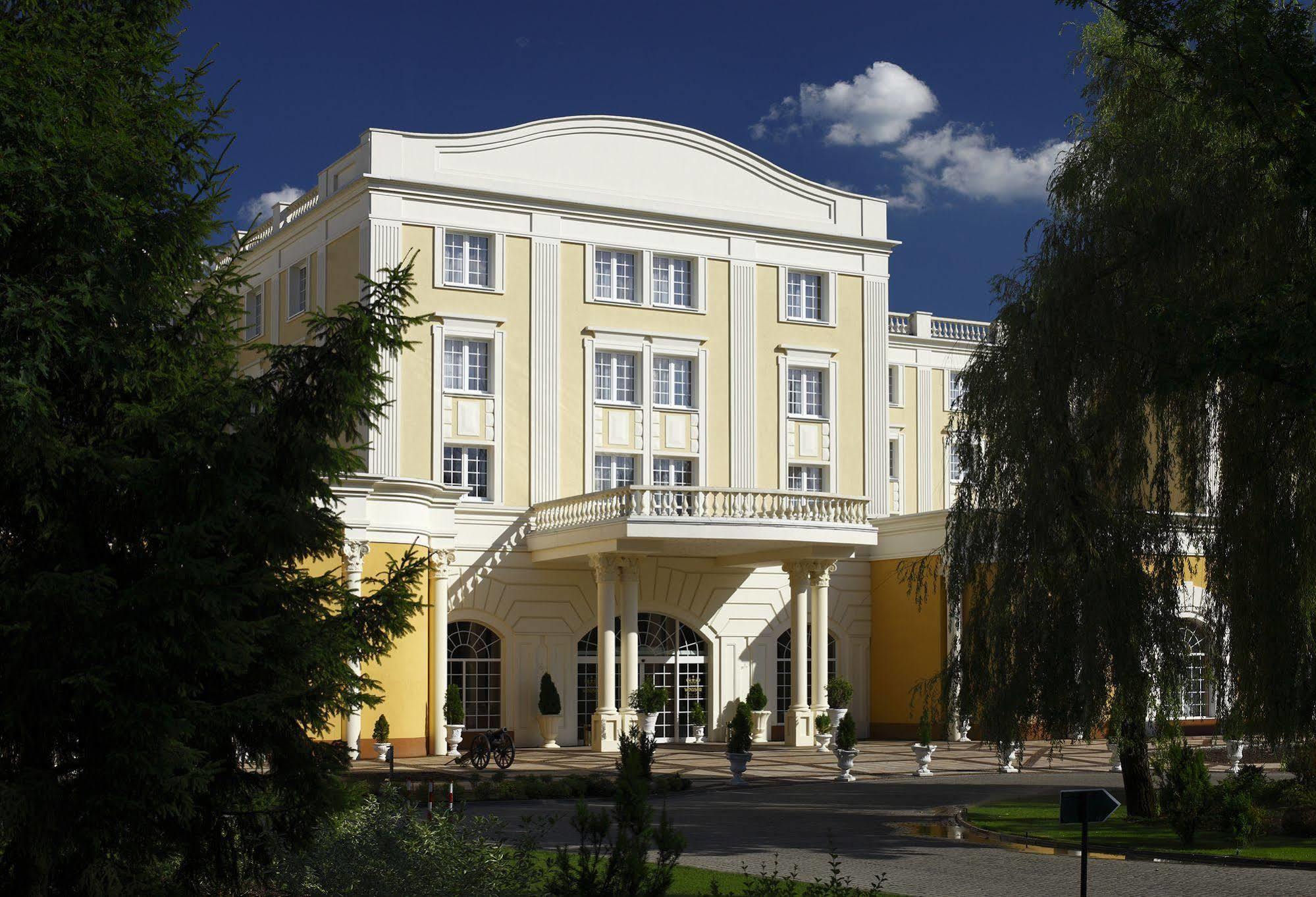 Hotel Windsor W Jachrance Яхранка Екстериор снимка