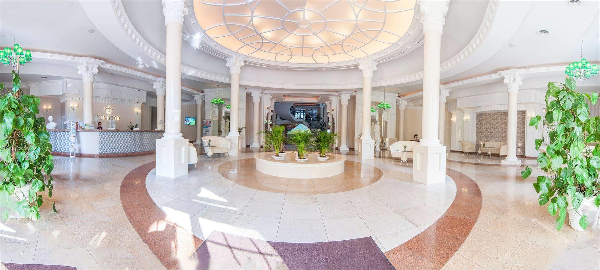 Hotel Windsor W Jachrance Яхранка Екстериор снимка