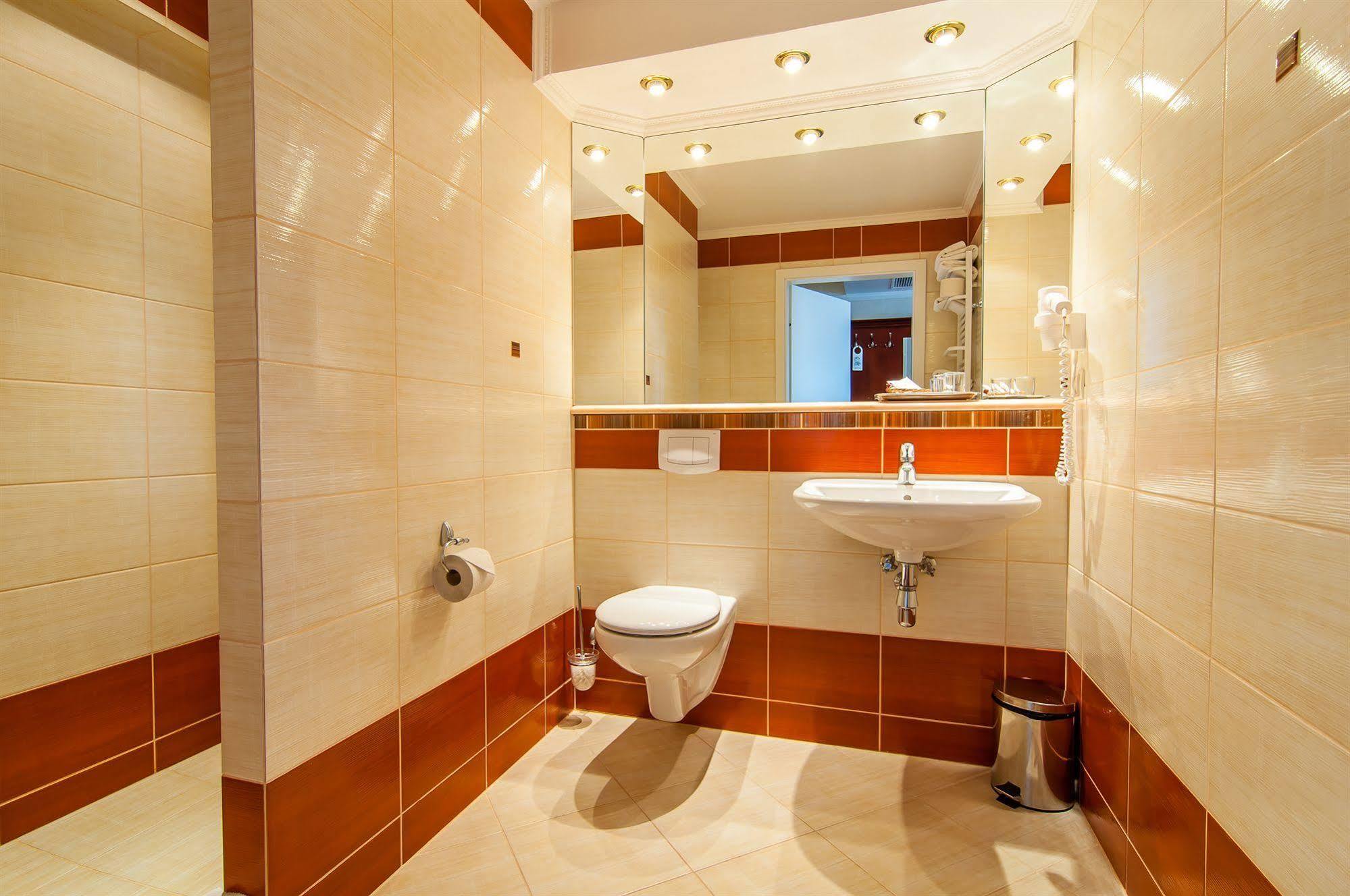 Hotel Windsor W Jachrance Яхранка Екстериор снимка