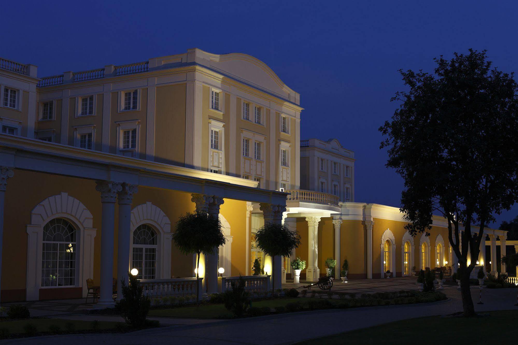 Hotel Windsor W Jachrance Яхранка Екстериор снимка
