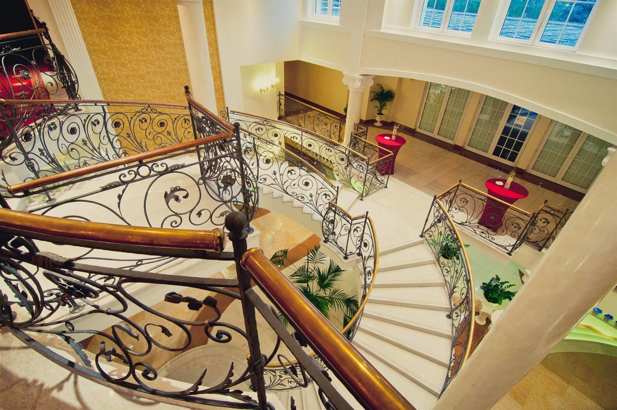 Hotel Windsor W Jachrance Яхранка Екстериор снимка
