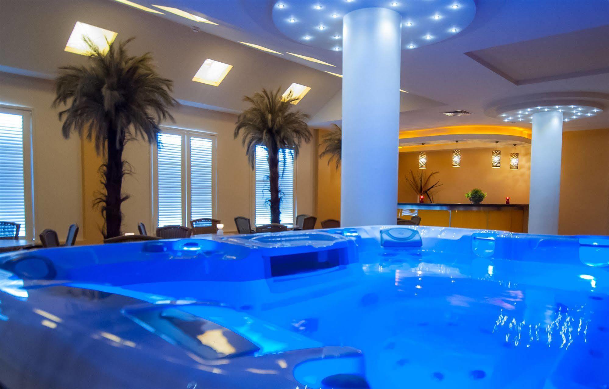 Hotel Windsor W Jachrance Яхранка Екстериор снимка