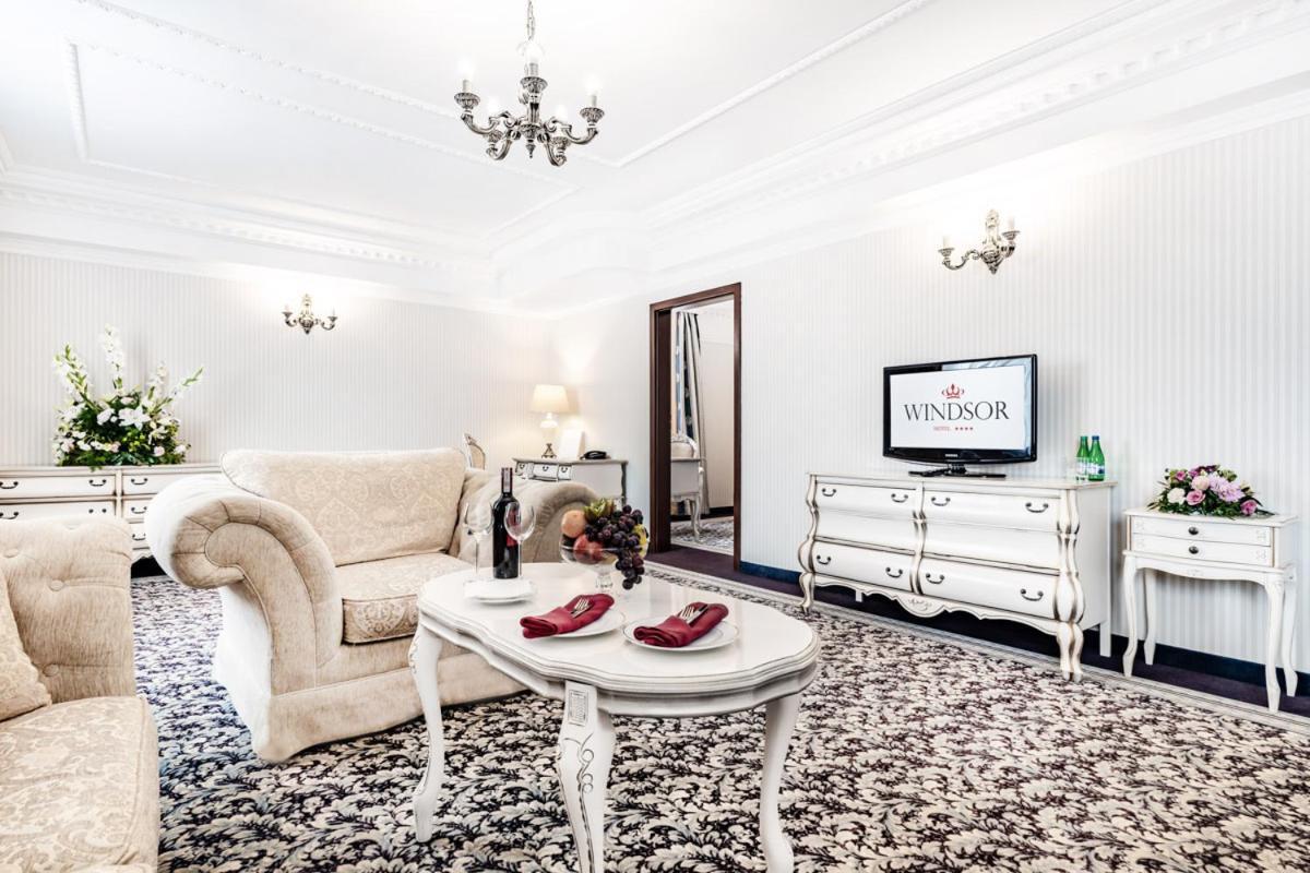 Hotel Windsor W Jachrance Яхранка Екстериор снимка
