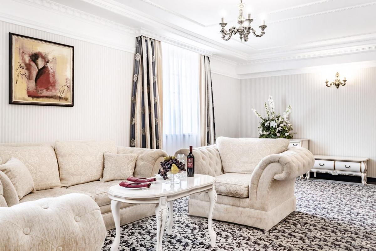 Hotel Windsor W Jachrance Яхранка Екстериор снимка