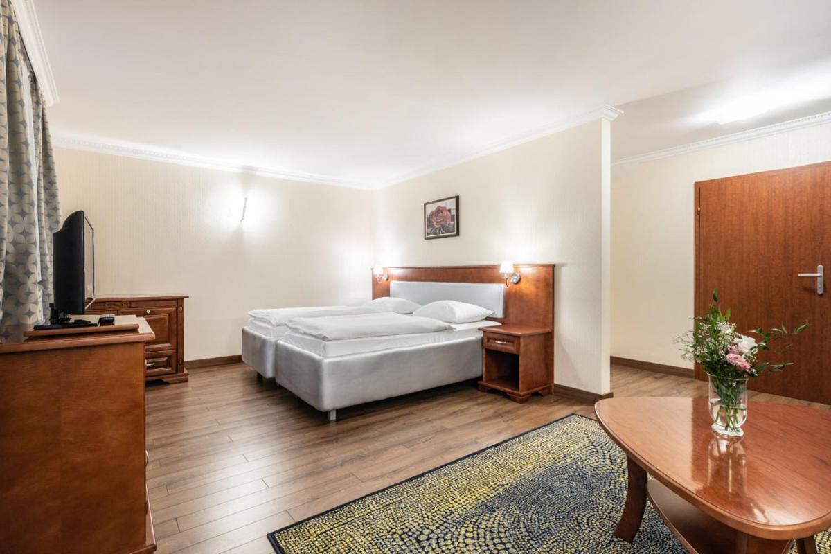 Hotel Windsor W Jachrance Яхранка Екстериор снимка