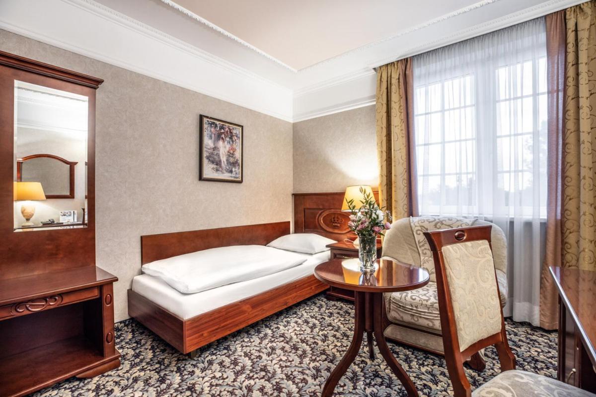Hotel Windsor W Jachrance Яхранка Екстериор снимка