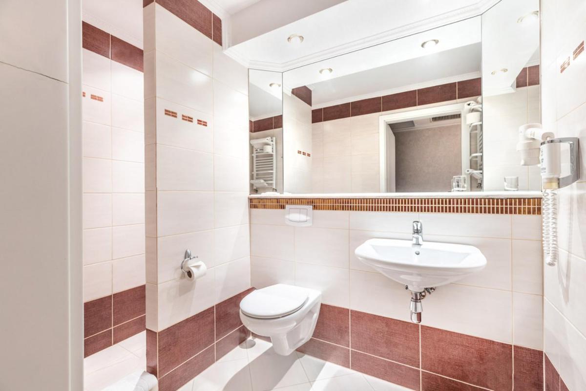 Hotel Windsor W Jachrance Яхранка Екстериор снимка