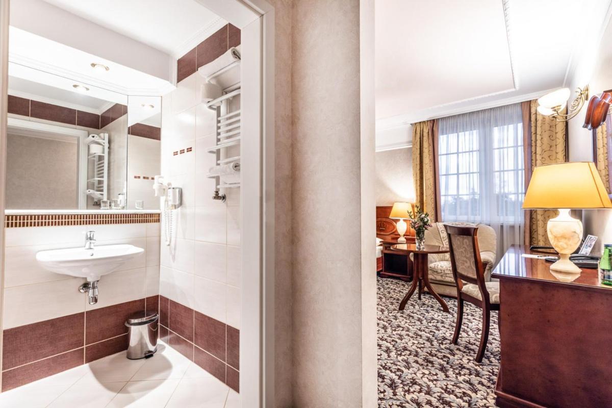 Hotel Windsor W Jachrance Яхранка Екстериор снимка
